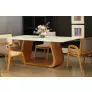 Mesa de jantar de madeira retangular com vidro
