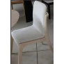 Cadeiras para mesa de jantar com detalhe em madeira no encosto